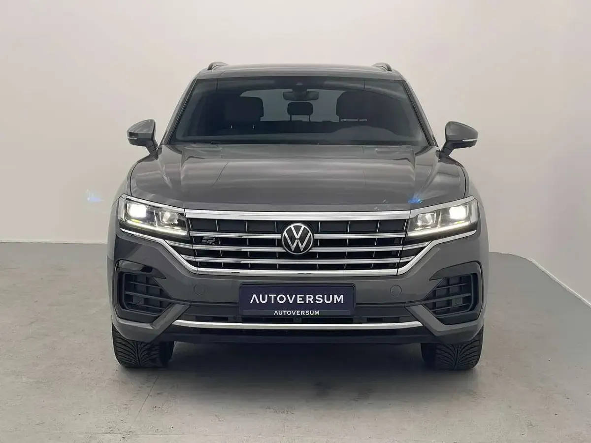 Gebraucht VW Touareg R-line 231 PS (169 kW) 2023 Siliziumgrau metallic SUV