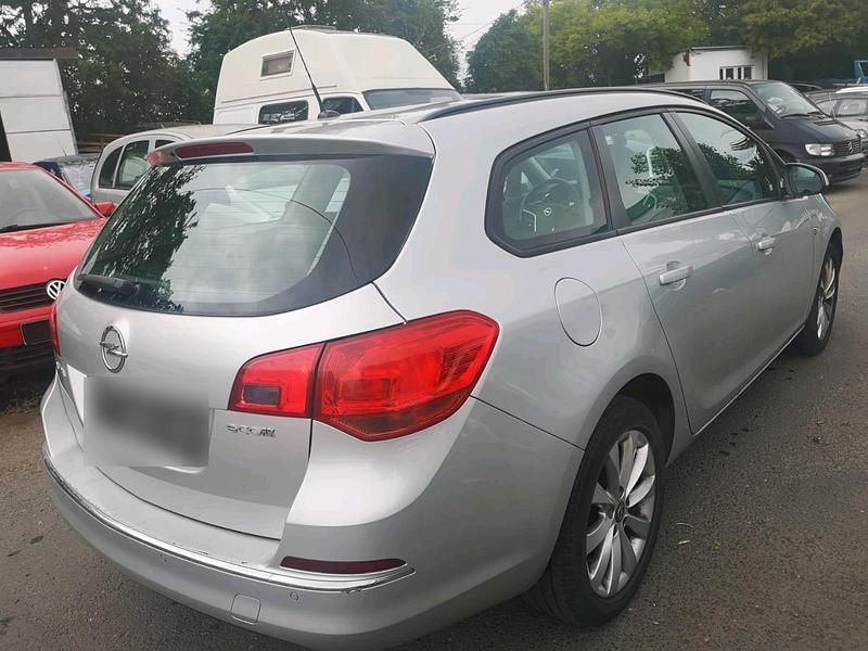 Gebraucht Opel Astra 110 PS (80 kW) 2014 Grau Kombi