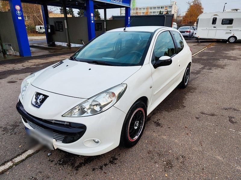 Gebraucht Peugeot 206+ 74 PS (54 kW) 2011 Weiß Kleinwagen