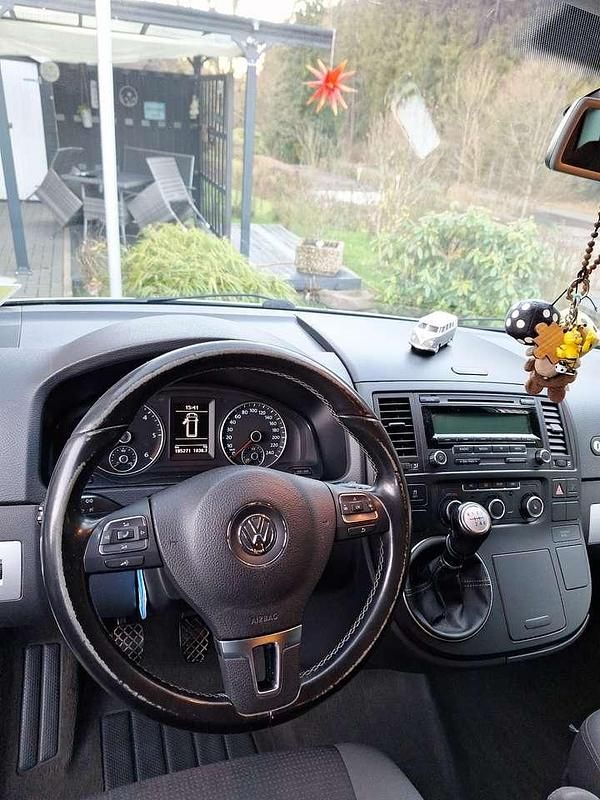 Używany VW T5 Team 140 KM (102 kW) 2011 Van