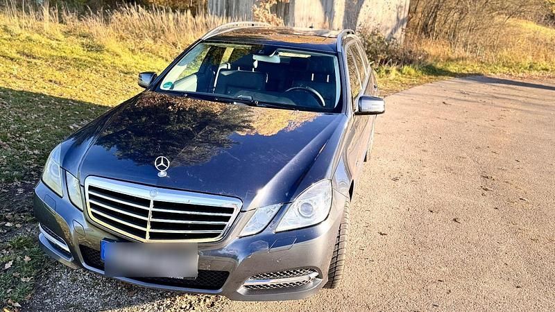 Grau Gebraucht 2011 Mercedes E250 Avantgarde Kombi | 6.900 € (Superpreis) - Bild 1/4