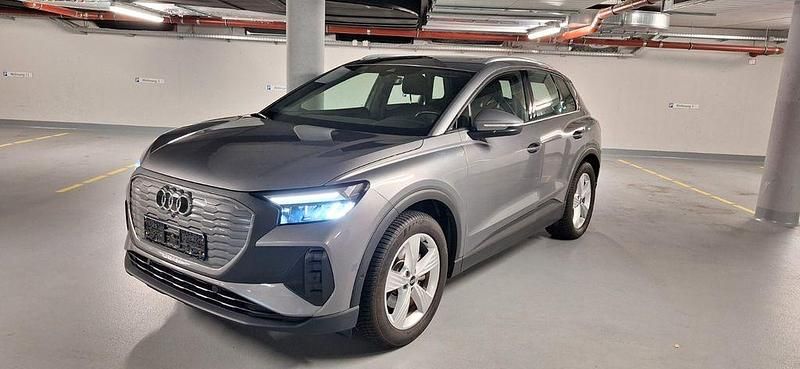 Grau Gebraucht 2022 Audi Q4 e-tron Ambiente SUV | 26.870 € (Fairer Preis) - Bild 1/4