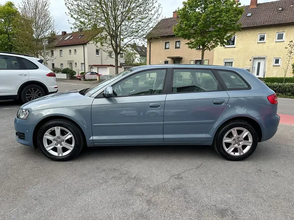 Używany Audi A3 Attraction 105 KM (77 kW) 2010 Niebieski Hatchback