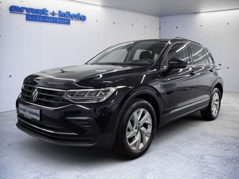 Deep black perleffekt Gebraucht 2023 VW Tiguan Life SUV | 33.590 € (Etwas zu teuer) - Bild 1/4