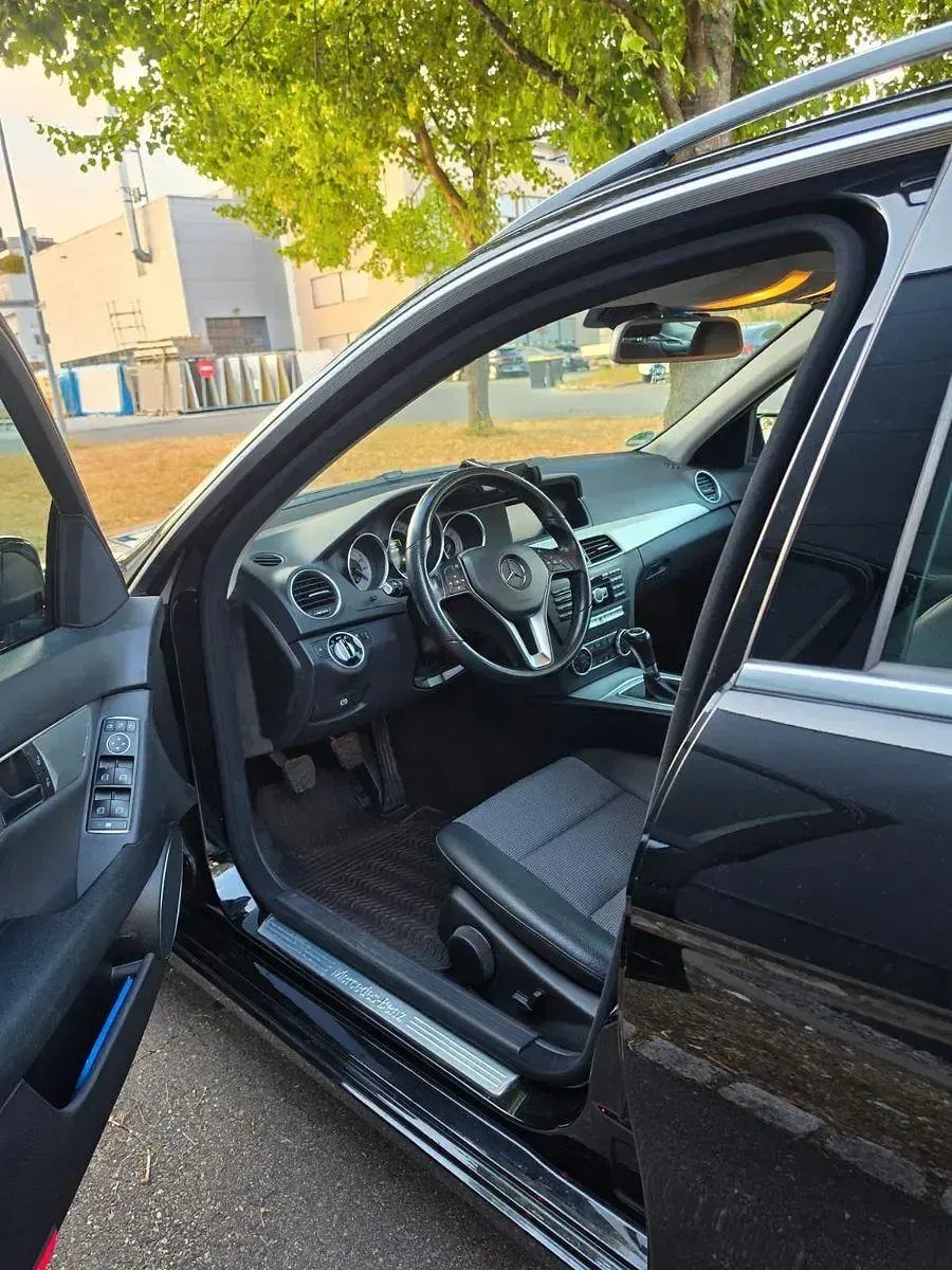 Gebraucht Mercedes C200 Elegance 136 PS (100 kW) 2014 Schwarz Limousine