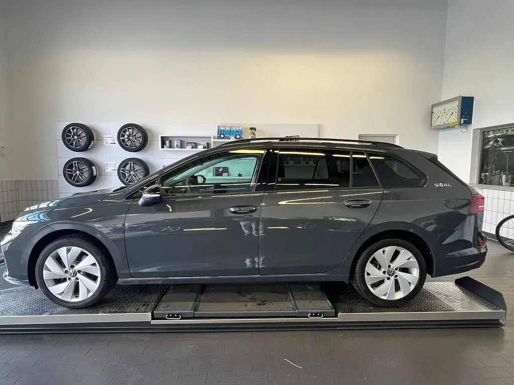 Gebraucht VW Golf VIII Goal 150 PS (110 kW) 2024 Delfingrau metallic Kombi