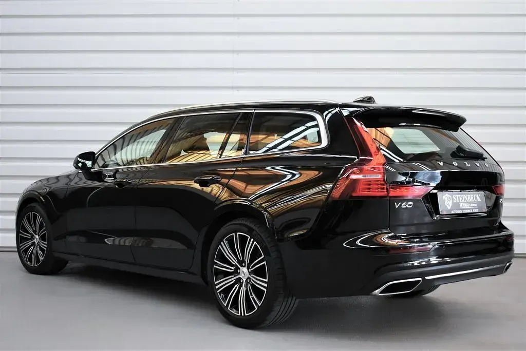 Gebraucht Volvo V60 Inscription 250 PS (183 kW) 2019 Schwarz Kombi