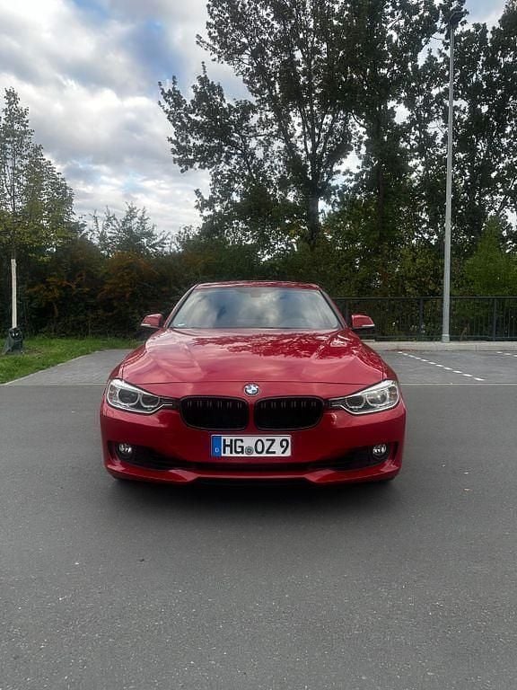 Rot Gebraucht 2012 BMW 328 Limousine | 14.200 € (Guter Preis) - Bild 1/4