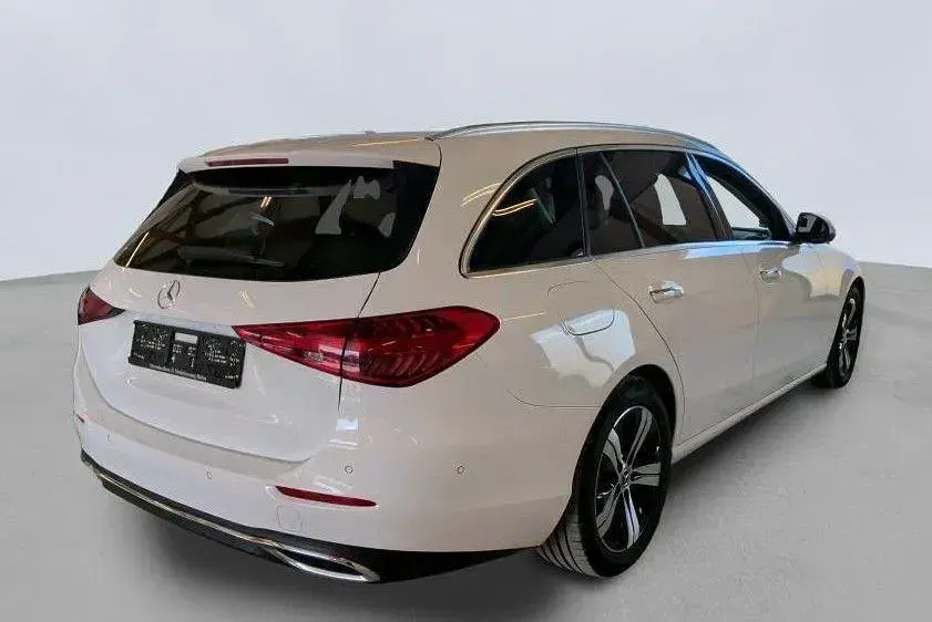 Gebraucht Mercedes C220 Avantgarde 200 PS (147 kW) 2023 Weiß Kombi