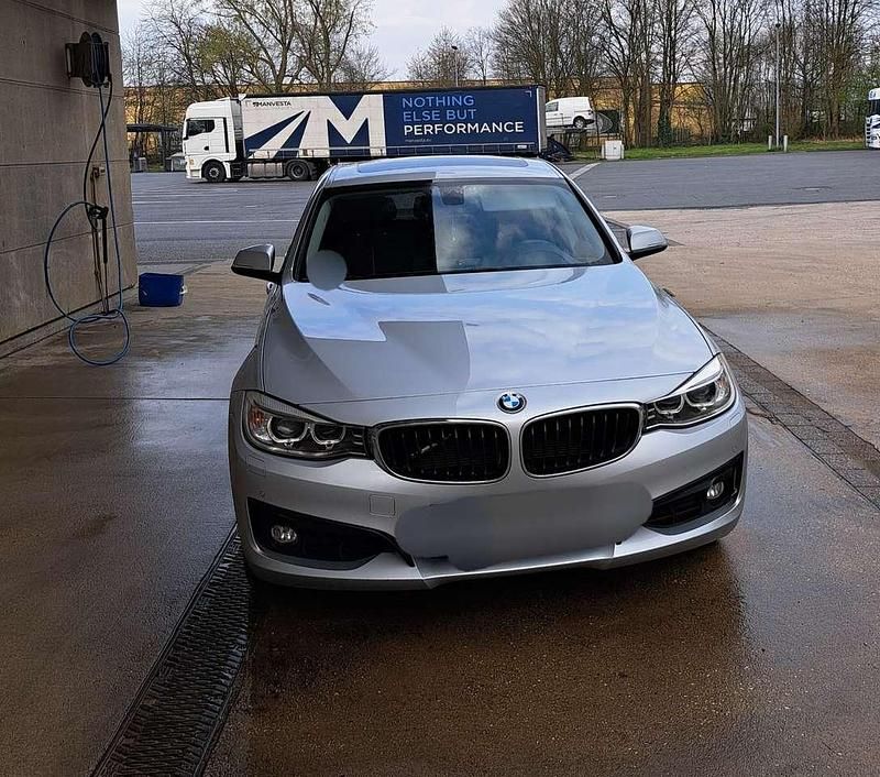 Silber Gebraucht 2015 BMW 318 Gran Turismo Sport Line Limousine | 8.900 € (Fairer Preis) - Bild 1/4