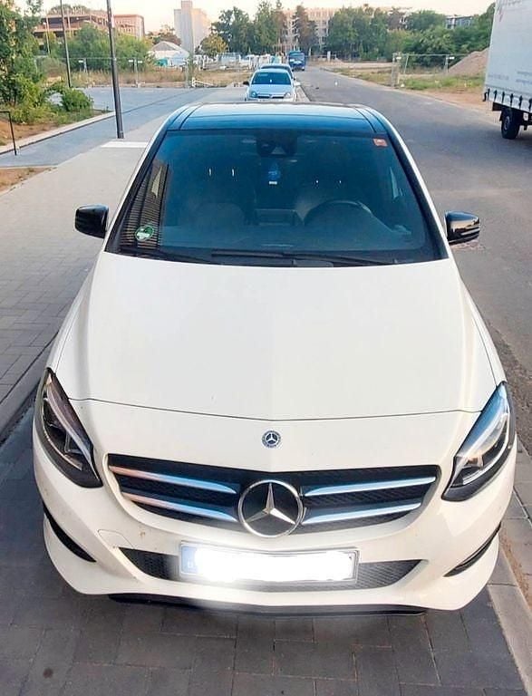 Weiß Gebraucht 2018 Mercedes B220 Van / Kleinbus | 12.999 € (Superpreis) - Bild 1/4