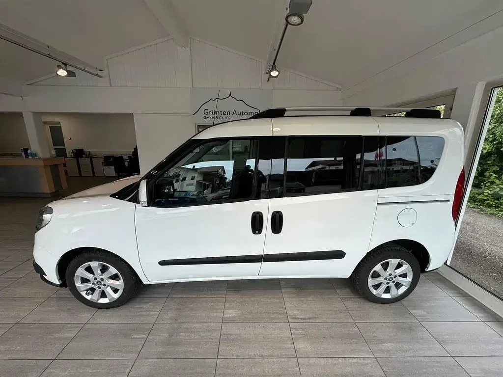 Gebraucht Fiat Doblò Lounge 120 PS (88 kW) 2016 Weiß Van / Kleinbus