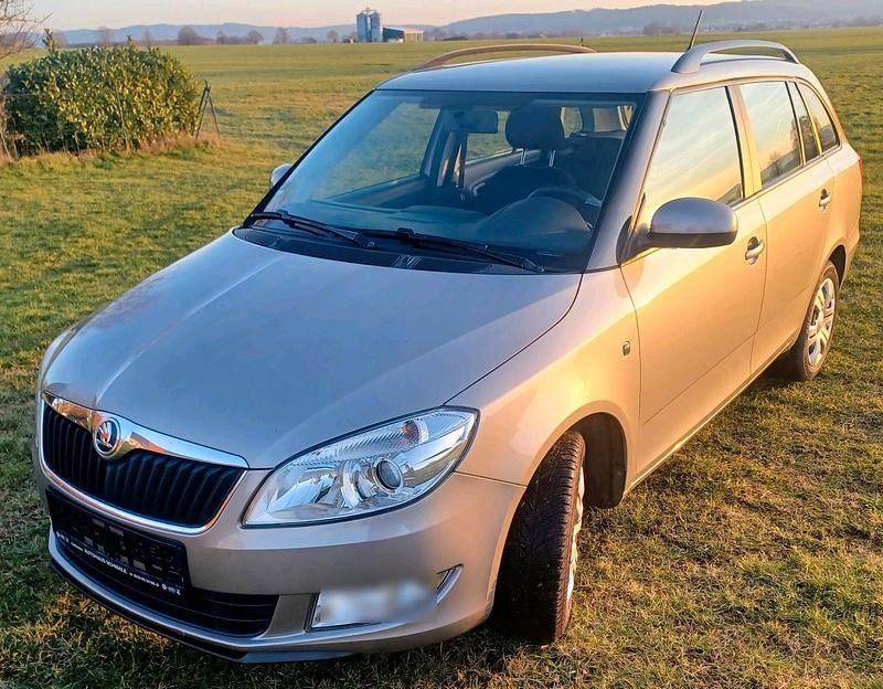 Andere farben Gebraucht 2014 Skoda Fabia Ambition Kombi | 7.850 € (Fairer Preis) - Bild 1/4