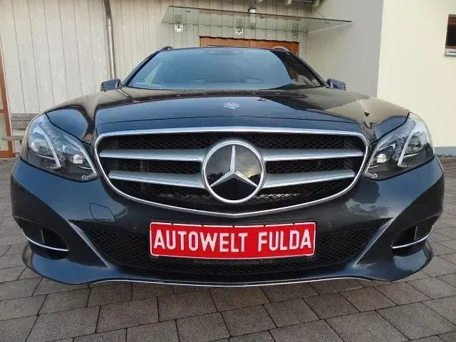 Gebraucht Mercedes E220 Avantgarde 170 PS (125 kW) 2013 Grau Limousine