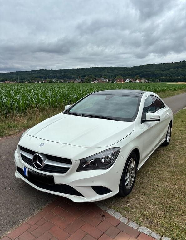 Weiß Gebraucht 2015 Mercedes CLA180 Limousine | 14.500 € (Fairer Preis) - Bild 1/4