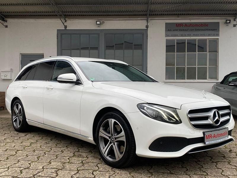 Weiß Gebraucht 2018 Mercedes E300 Avantgarde Limousine | 19.950 € (Superpreis) - Bild 1/3
