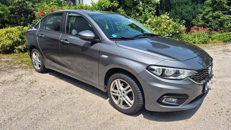 Gebraucht Fiat Tipo Easy 95 PS (69 kW) 2018 Grau Limousine