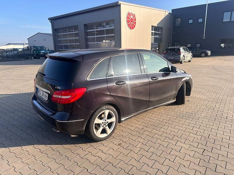 Gebraucht Mercedes B180 109 PS (80 kW) 2013 Van / Kleinbus