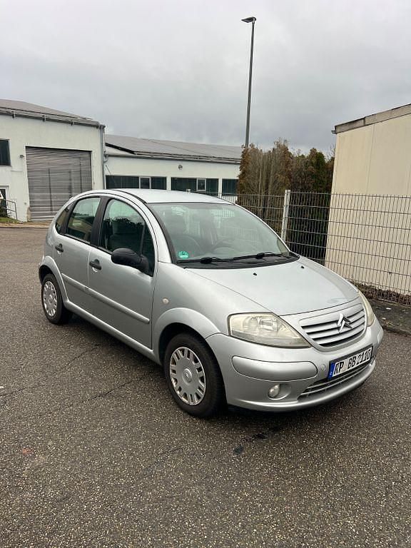 Grau Gebraucht 2004 Citroën C3 Limousine | 1.999 € (Fairer Preis) - Bild 1/4