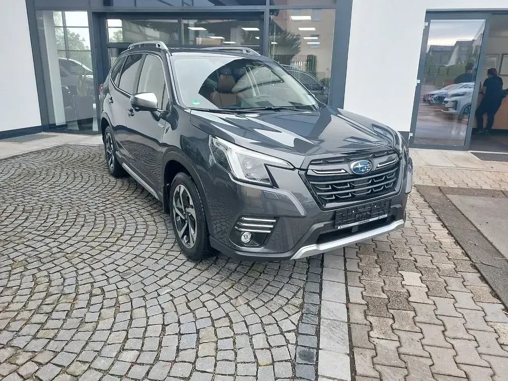 Gebraucht Subaru Forester Platinum 150 PS (110 kW) 2024 Grau SUV