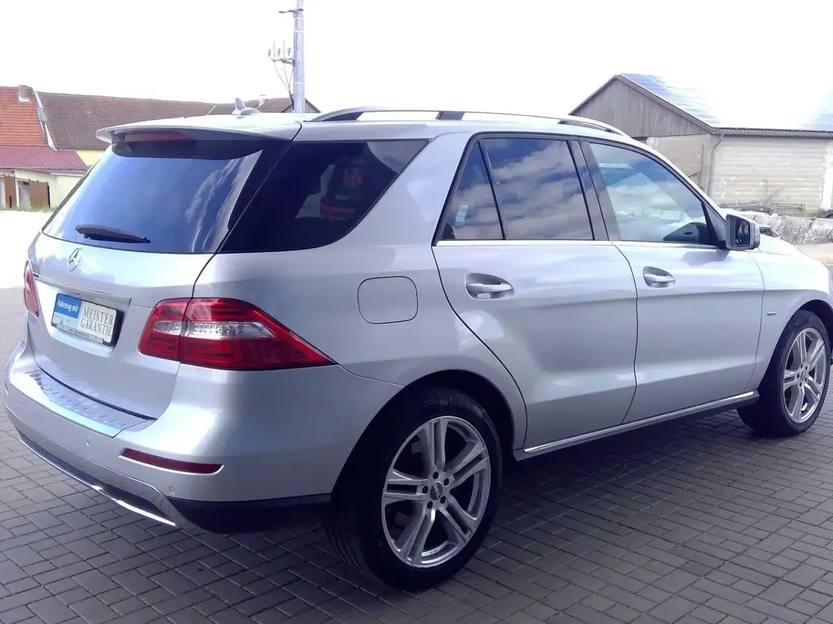 Gebraucht Mercedes ML350 258 PS (189 kW) 2011 Iridiumsilber  metalliclack SUV