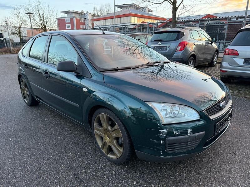 Gebraucht Ford Focus Trend 116 PS (85 kW) 2005 Grün Limousine
