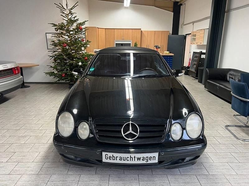 Schwarz Gebraucht 2001 Mercedes CLK320 Avantgarde Cabrio | 2.950 € (Guter Preis) - Bild 1/4