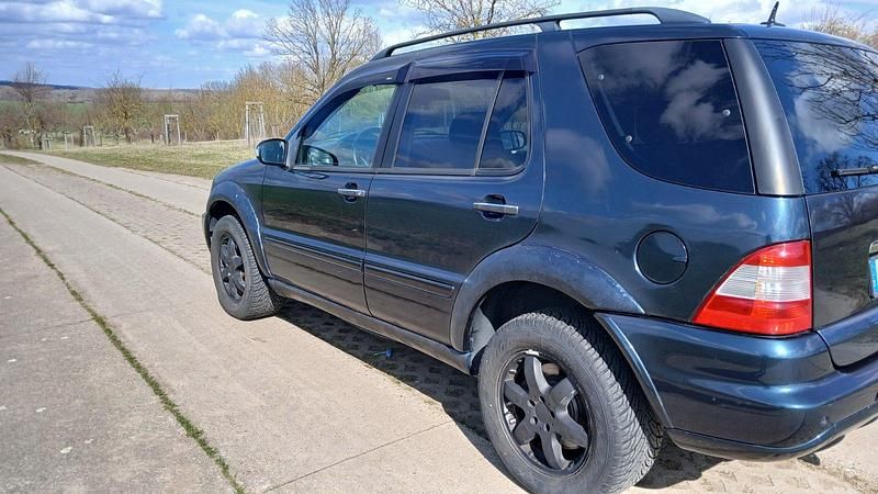 Gebraucht Mercedes ML500 292 PS (214 kW) 2002 Schwarz SUV