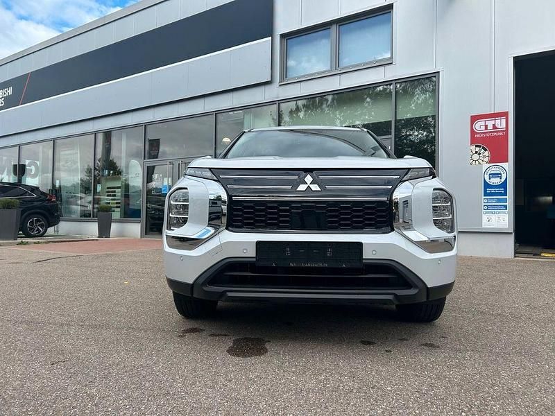 Neu Mitsubishi Outlander P-HEV Basis 306 PS (225 kW) 2025 Weiß SUV
