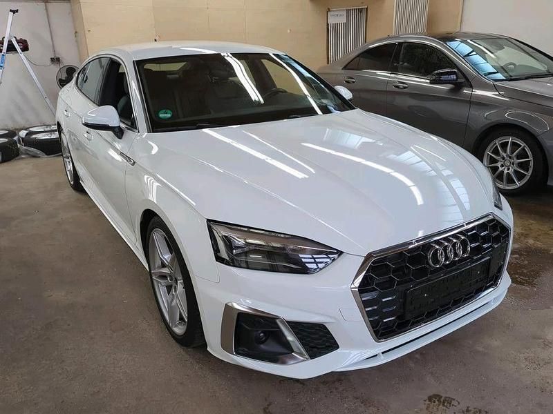 Weiß Gebraucht 2021 Audi A5 Sportback S-Line Limousine | 27.999 € (Guter Preis) - Bild 1/4