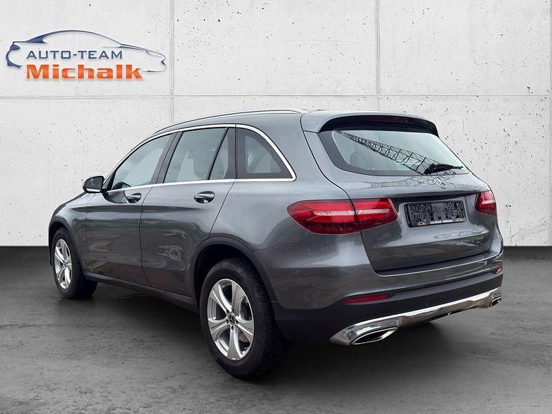 Gebraucht Mercedes GLC250 211 PS (155 kW) 2017 Selenitgrau SUV