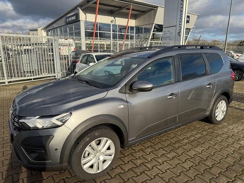 Grau Gebraucht 2024 Dacia Jogger Expression Van / Kleinbus | 21.600 € (Guter Preis) - Bild 1/4