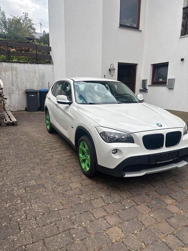 Weiß Gebraucht 2010 BMW X1 SUV | 7.500 € - Bild 1/4