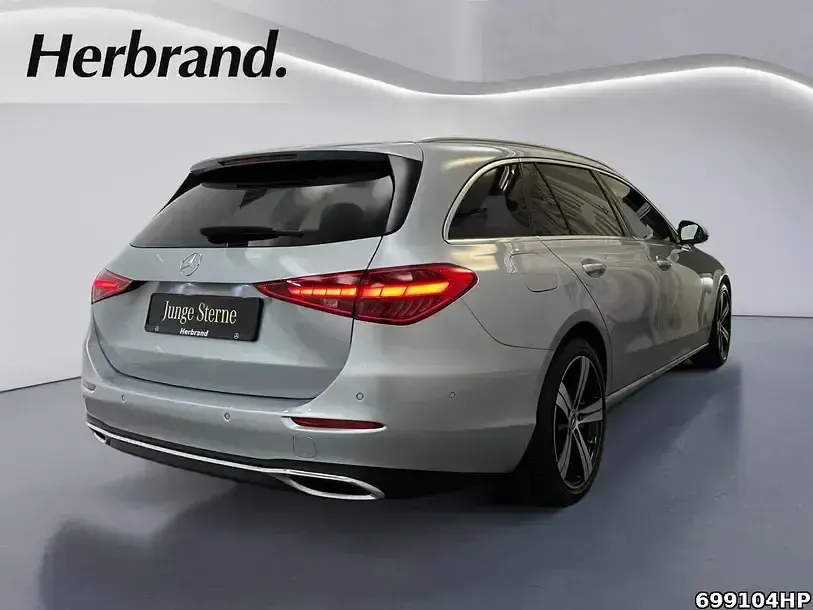 Gebraucht Mercedes C300 Avantgarde 258 PS (189 kW) 2023 Metalliclack hightechsilber Kombi