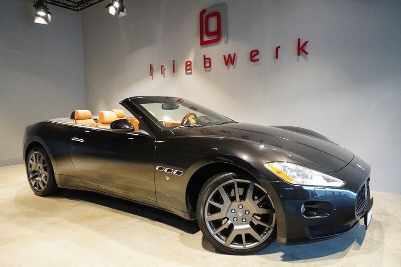 Grau Gebraucht 2010 Maserati GranCabrio Cabrio | 59.941 € (Superpreis) - Bild 1/3