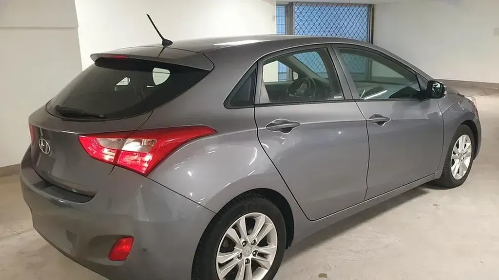 Gebraucht Hyundai i30 Classic 99 PS (72 kW) 2012 Grau Limousine