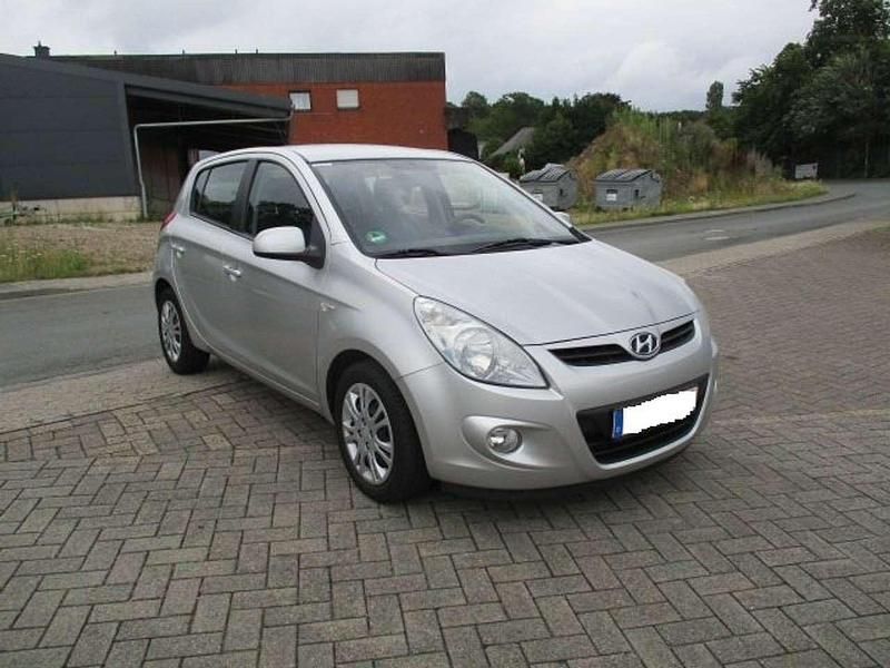 Silber Gebraucht 2009 Hyundai i20 Comfort Limousine | 3.450 € (Fairer Preis) - Bild 1/4