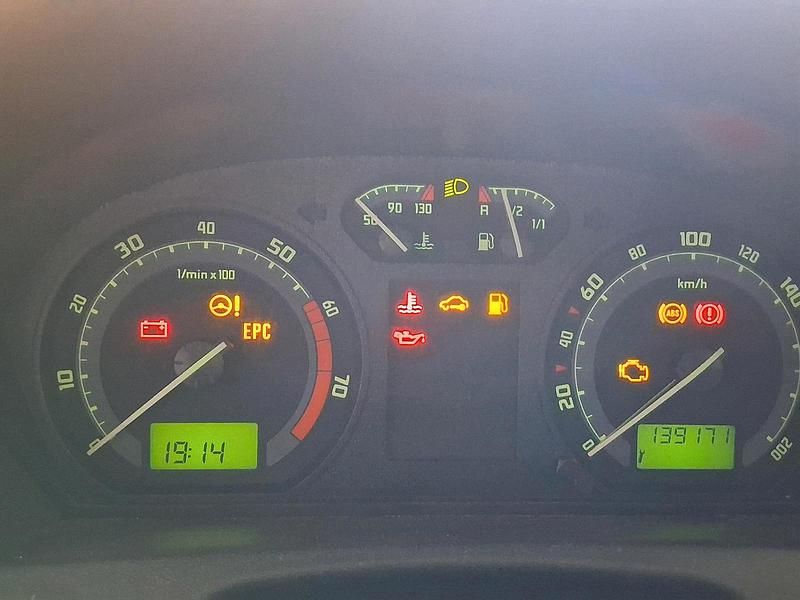 Gebraucht Skoda Fabia 55 PS (40 kW) 2005 Silber Limousine