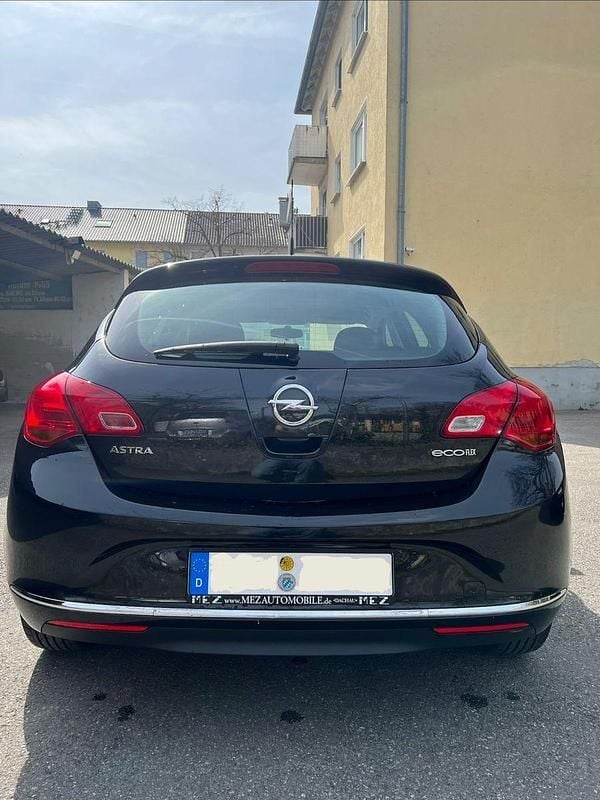 Gebraucht Opel Astra Edition 101 PS (74 kW) 2012 Schwarz Limousine