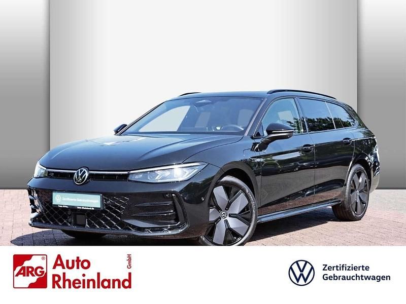 Grenadillschwarz metallic Gebraucht 2024 VW Passat Pro Kombi | 54.245 € (Teuer) - Bild 1/4