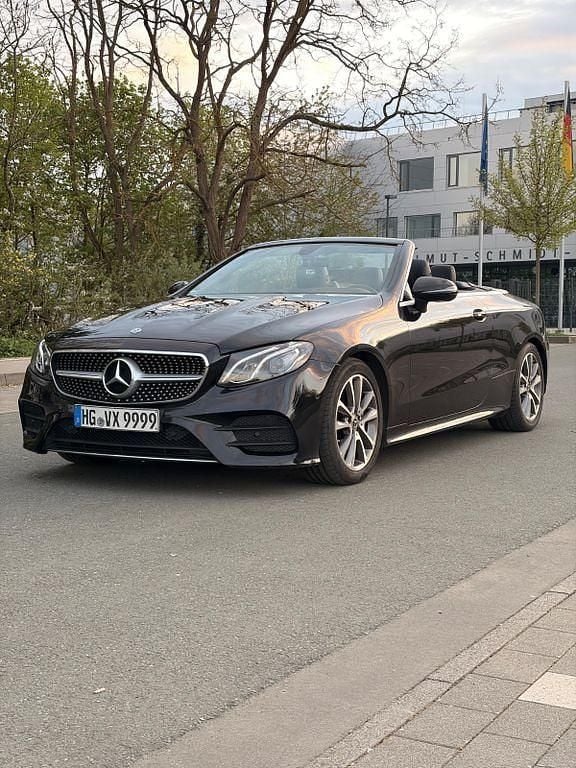 Usado Mercedes E200 AMG line 184 CV (135 kW) 2018 Negro Descapotable