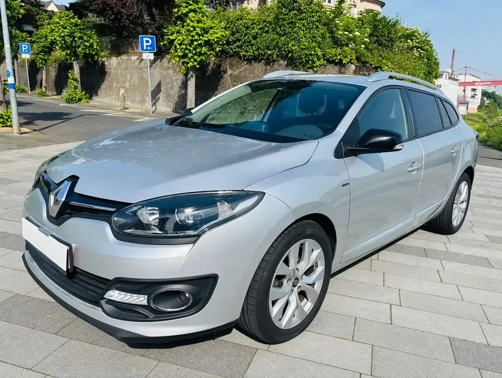 Używany Renault Mégane LIMITED 110 KM (80 kW) 2015 Srebrny Sedan/Limuzyna