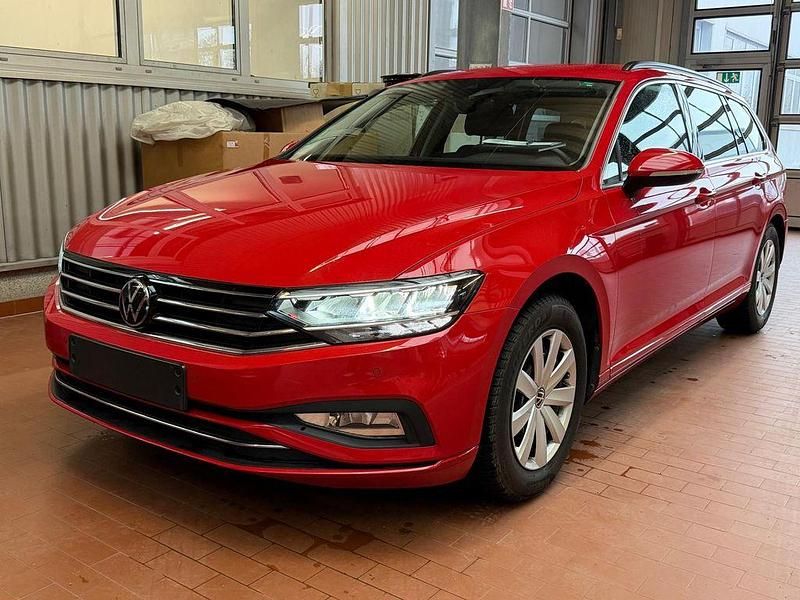 Gebraucht VW Passat Business 122 PS (89 kW) 2023 Tornadorot Kombi
