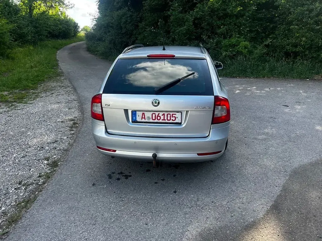 Gebraucht Skoda Octavia Elegance 160 PS (117 kW) 2010 Silber Kombi