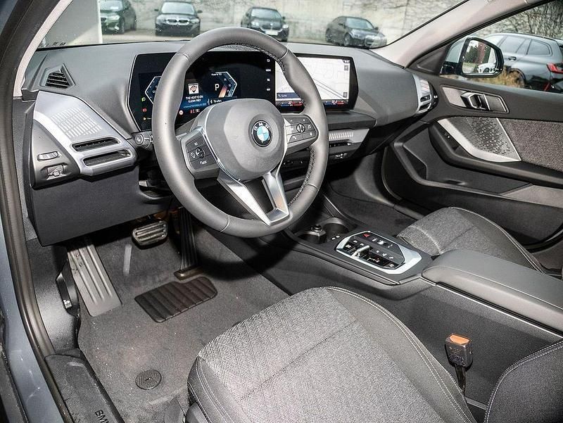Neu BMW 120 170 PS (125 kW) 2025 Skyscraper grau metallic Kleinwagen