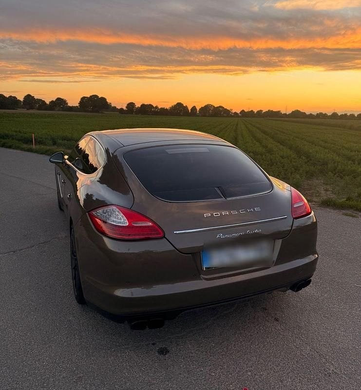 Braun Gebraucht 2009 Porsche Panamera Turbo Limousine | 22.900 € (Teuer) - Bild 1/4