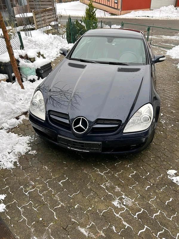 Blau Gebraucht 2004 Mercedes SLK200 Cabrio | 8.500 € - Bild 1/4