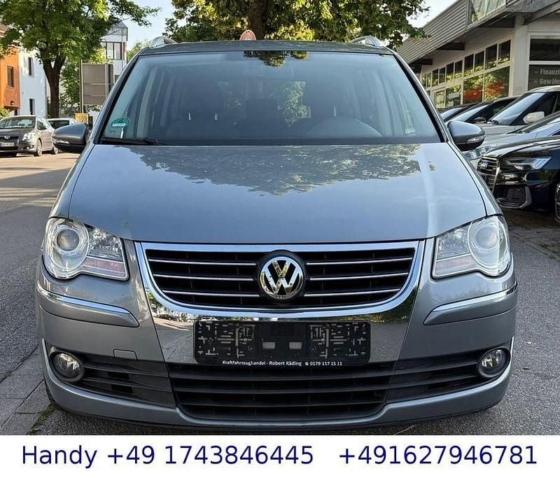 Grau Gebraucht 2010 VW Touran Highline Van / Kleinbus | 4.990 € (Superpreis) - Bild 1/4