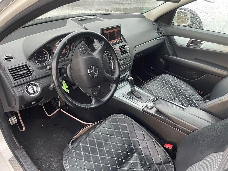 Gebraucht Mercedes C200 Elegance 184 PS (135 kW) 2011 Weiß Limousine