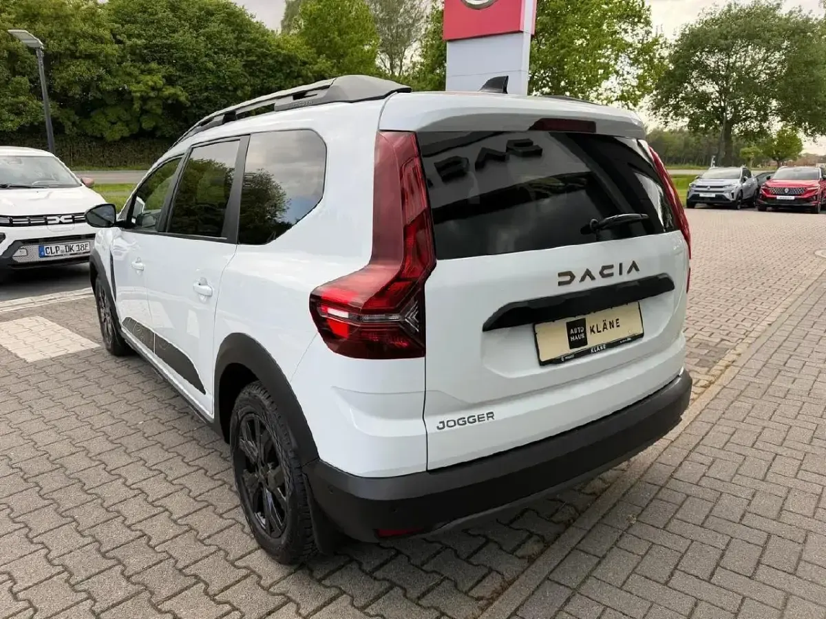 Gebraucht Dacia Jogger 101 PS (74 kW) 2023 Weiß Van / Kleinbus